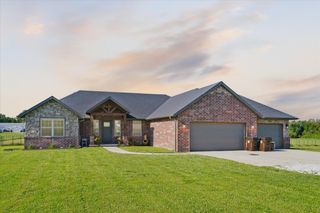 206 Maria Road, Clever, MO 65631