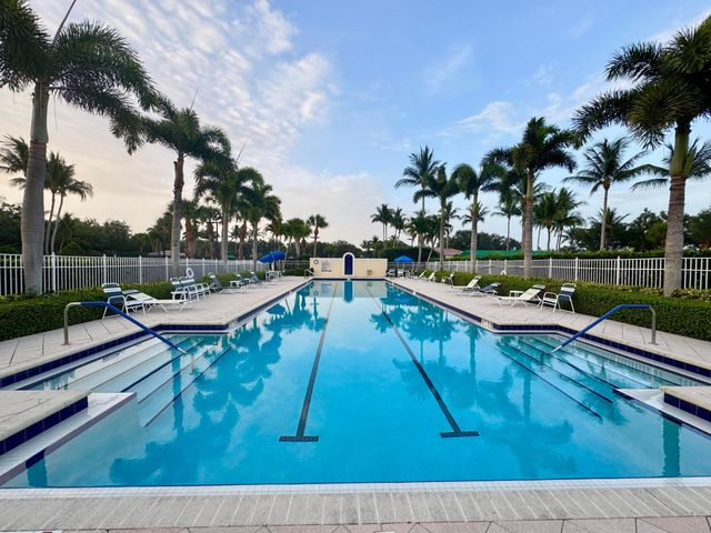 8262 Dominica Place, Wellington, FL 33414
