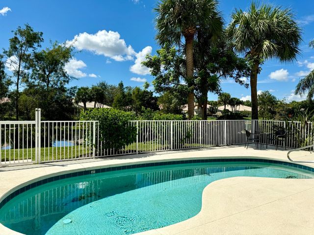 8262 Dominica Place, Wellington, FL 33414