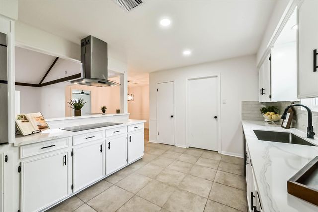 2022 Silver Moon Trail, Crosby, TX 77532