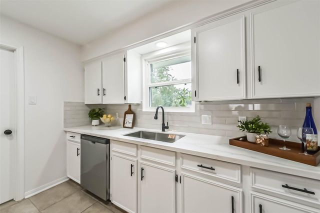 2022 Silver Moon Trail, Crosby, TX 77532