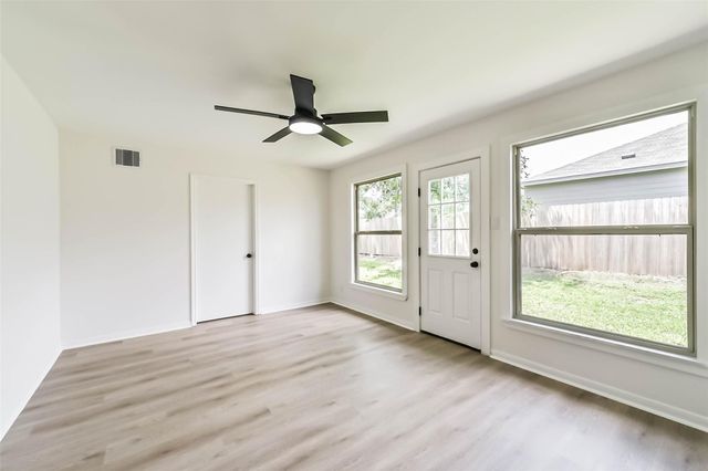 2022 Silver Moon Trail, Crosby, TX 77532