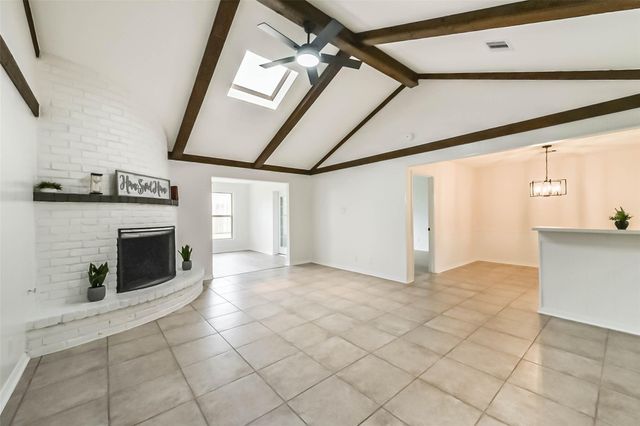 2022 Silver Moon Trail, Crosby, TX 77532