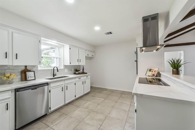 2022 Silver Moon Trail, Crosby, TX 77532