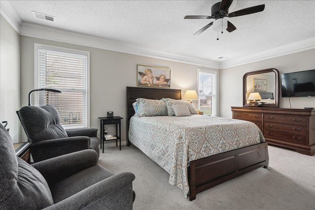 8809 FOREST BREEZE DR, Memphis, TN 38018