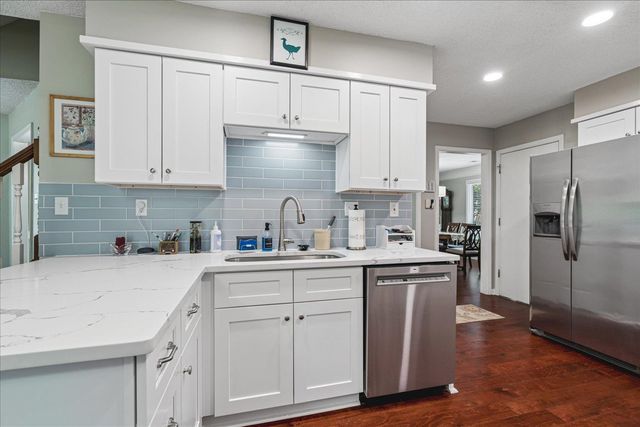 8809 FOREST BREEZE DR, Memphis, TN 38018