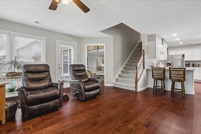 8809 FOREST BREEZE DR, Memphis, TN 38018