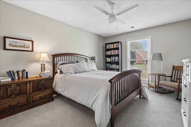 8809 FOREST BREEZE DR, Memphis, TN 38018