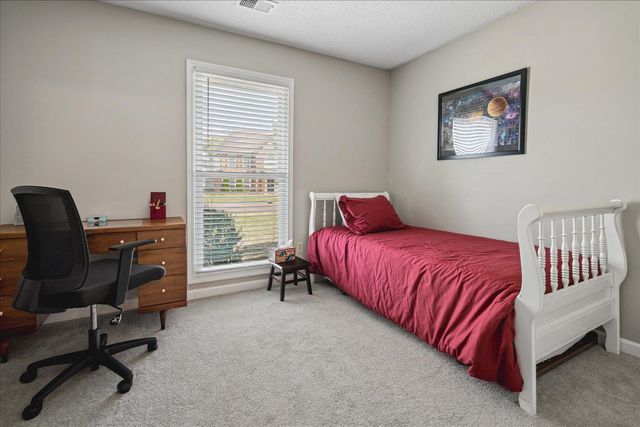 8809 FOREST BREEZE DR, Memphis, TN 38018