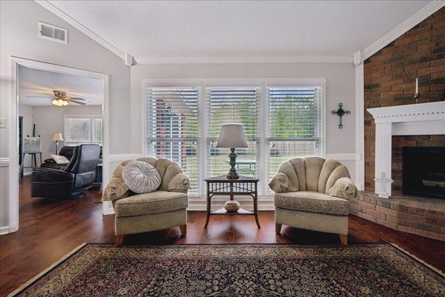 8809 FOREST BREEZE DR, Memphis, TN 38018