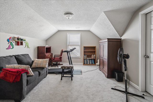 8809 FOREST BREEZE DR, Memphis, TN 38018