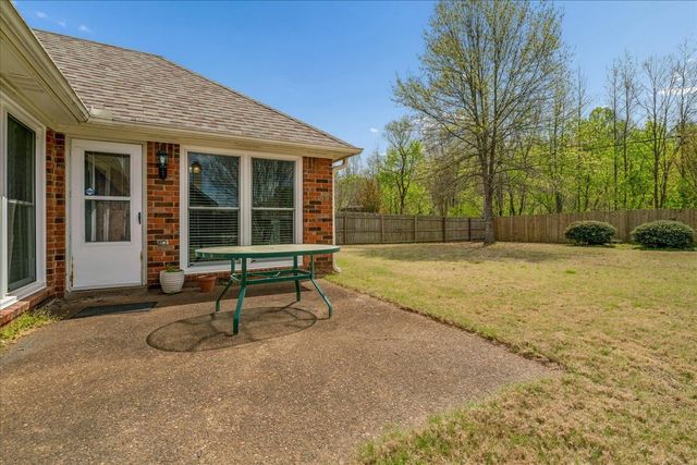 8809 FOREST BREEZE DR, Memphis, TN 38018