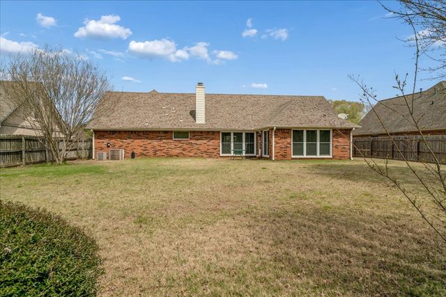 8809 FOREST BREEZE DR, Memphis, TN 38018
