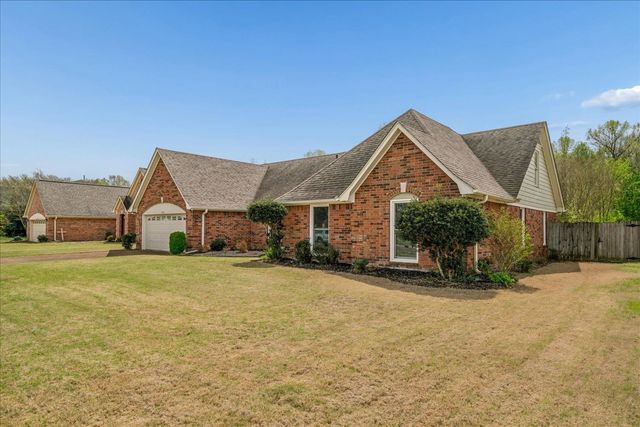8809 FOREST BREEZE DR, Memphis, TN 38018