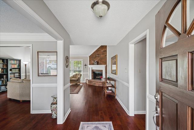 8809 FOREST BREEZE DR, Memphis, TN 38018