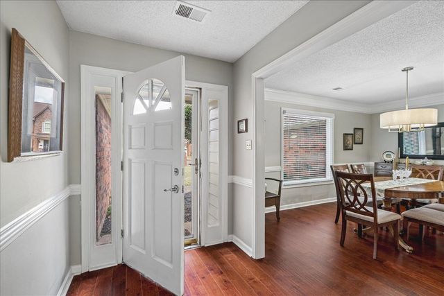8809 FOREST BREEZE DR, Memphis, TN 38018