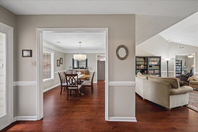 8809 FOREST BREEZE DR, Memphis, TN 38018