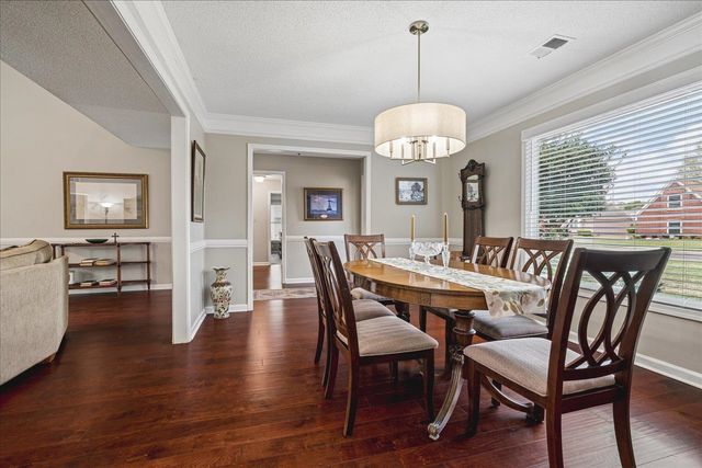 8809 FOREST BREEZE DR, Memphis, TN 38018