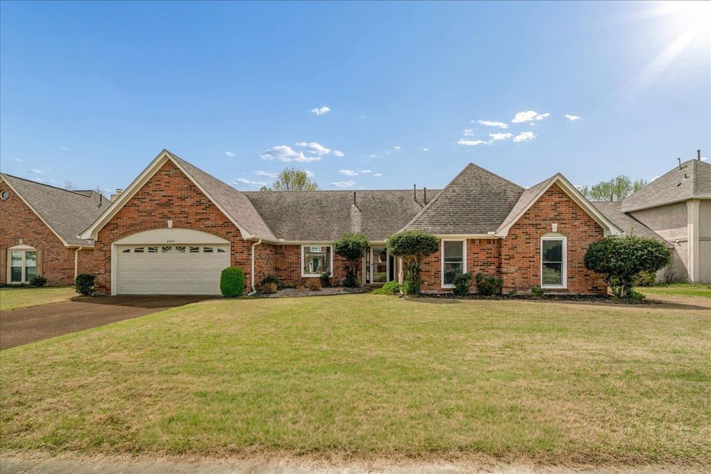 8809 FOREST BREEZE DR, Memphis, TN 38018