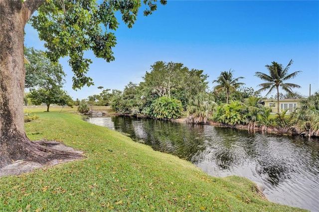 7360 NW 1st Street 205, Margate, FL 33063