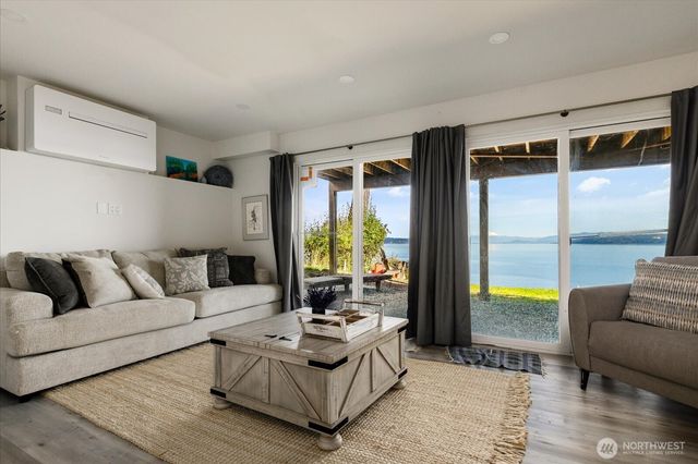 159 Harrington Lagoon Road, Coupeville, WA 98239