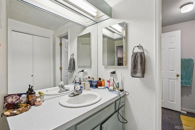 7509 S IVANHOE Circle, Centennial, CO 80112