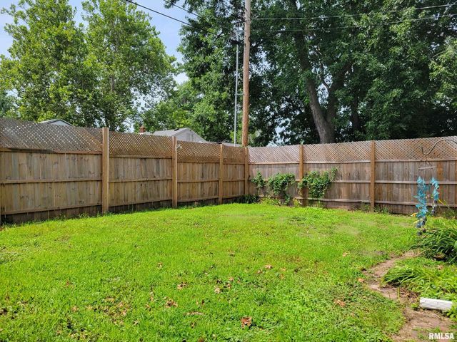 1102 COOLIDGE Avenue, Pekin, IL 61554