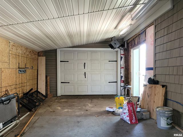 1102 COOLIDGE Avenue, Pekin, IL 61554