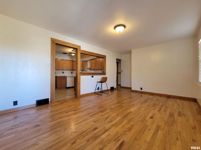1102 COOLIDGE Avenue, Pekin, IL 61554