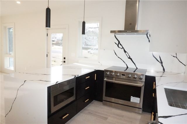 152 Colonial Road, Providence, RI 02906