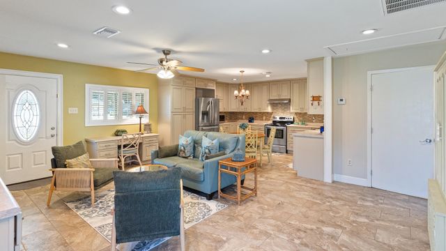 1118 Grand Caillou, Houma, LA 70363