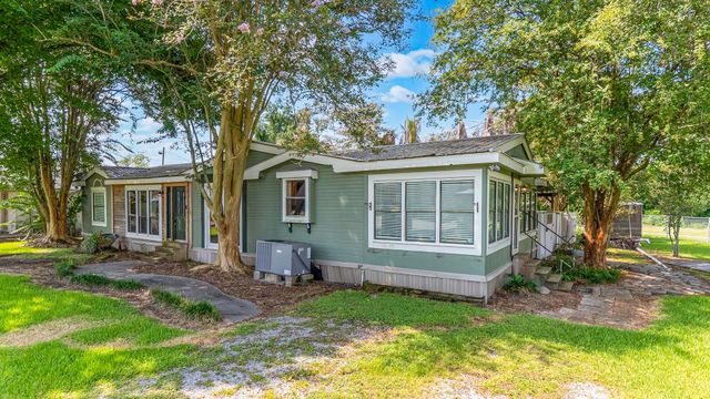 1118 Grand Caillou, Houma, LA 70363