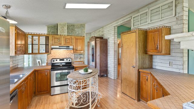 1118 Grand Caillou, Houma, LA 70363