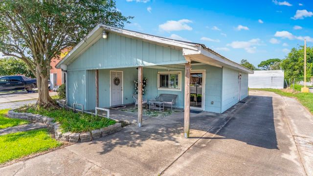 1118 Grand Caillou, Houma, LA 70363