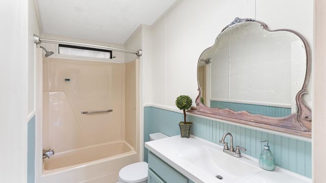 1118 Grand Caillou, Houma, LA 70363