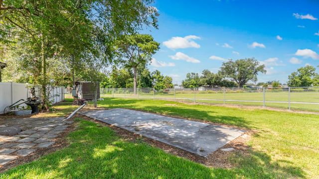 1118 Grand Caillou, Houma, LA 70363