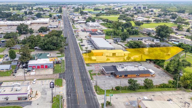 1118 Grand Caillou, Houma, LA 70363