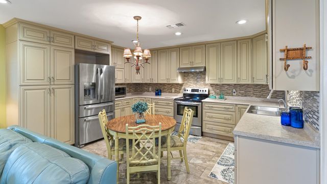 1118 Grand Caillou, Houma, LA 70363