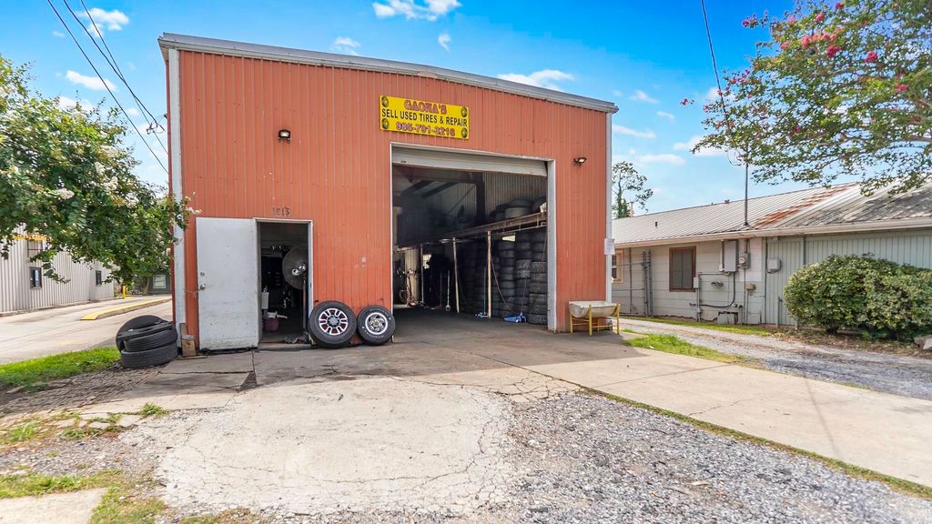 1118 Grand Caillou, Houma, LA 70363