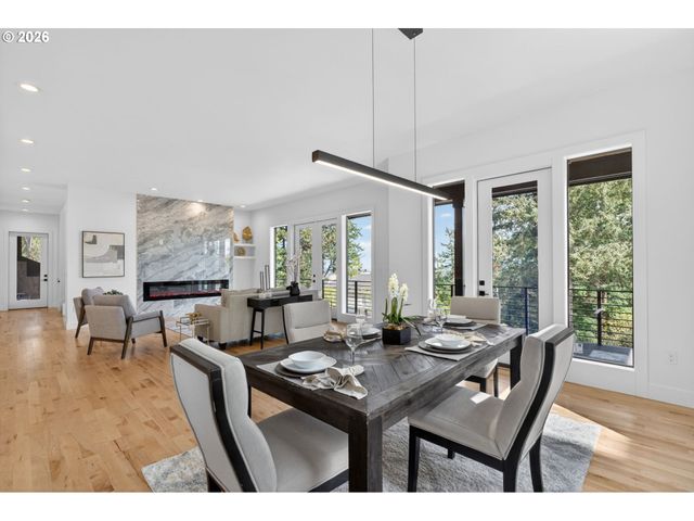 12 HIDALGO St, Lake Oswego, OR 97035