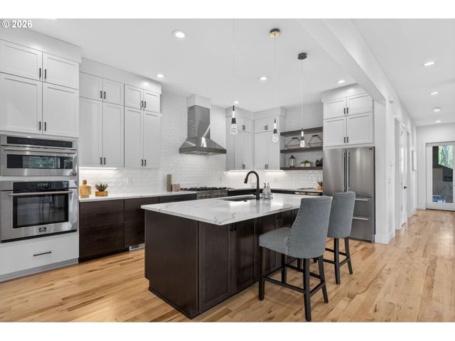 12 HIDALGO St, Lake Oswego, OR 97035