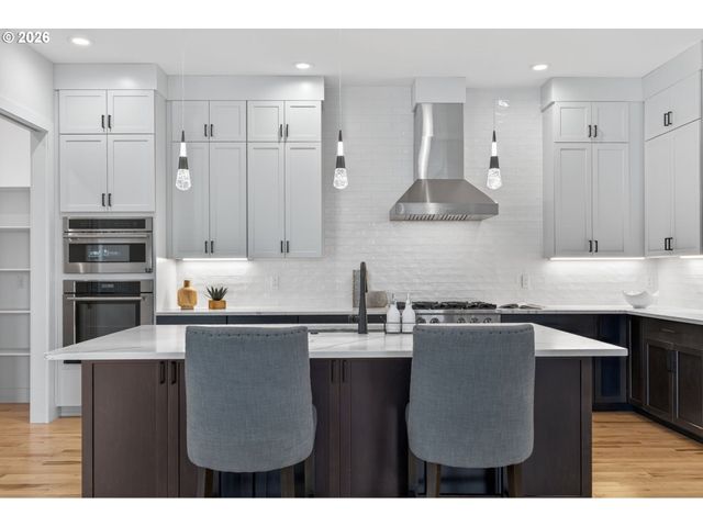 12 HIDALGO St, Lake Oswego, OR 97035