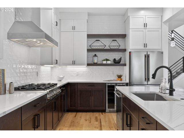 12 HIDALGO St, Lake Oswego, OR 97035