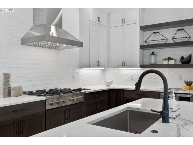 12 HIDALGO St, Lake Oswego, OR 97035