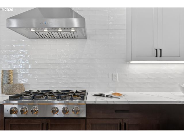 12 HIDALGO St, Lake Oswego, OR 97035