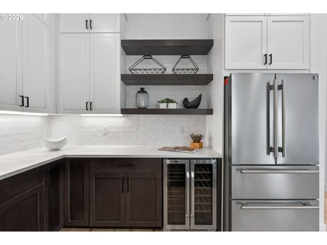 12 HIDALGO St, Lake Oswego, OR 97035