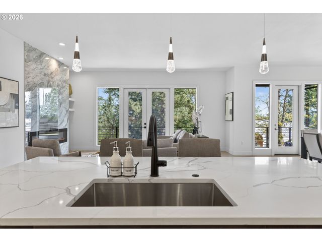 12 HIDALGO St, Lake Oswego, OR 97035