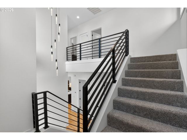 12 HIDALGO St, Lake Oswego, OR 97035