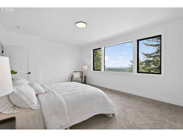 12 HIDALGO St, Lake Oswego, OR 97035