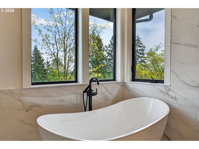 12 HIDALGO St, Lake Oswego, OR 97035